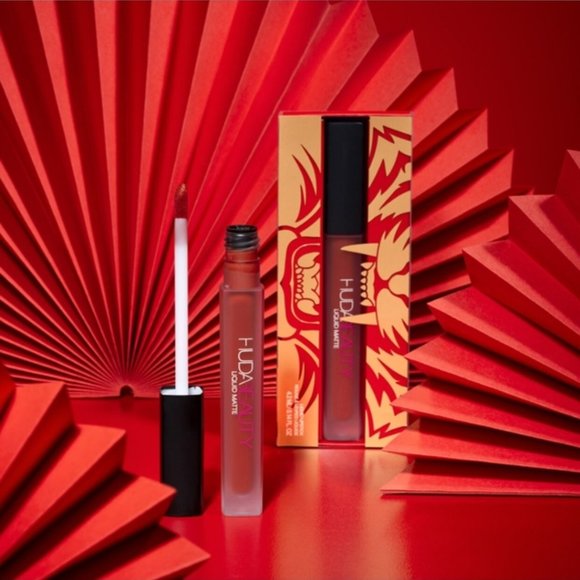Huda Beauty - Liquid Matte Lipstick - Red 08 Lunar Newyear Collection - Picture 2 of 5